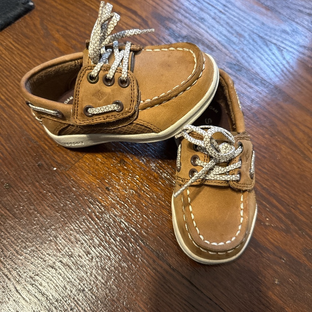 Sperry (dark tan)